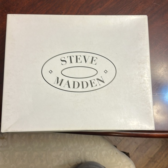 Steve Madden - Picture 4 of 4